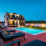 Luna Luxury *