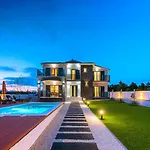Luna Luxury فيلة *