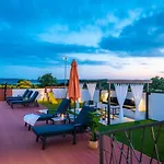 Luna Luxury * سكرادين