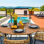 Luna Luxury فيلة سكرادين