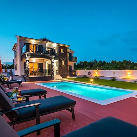 Luna Luxury *