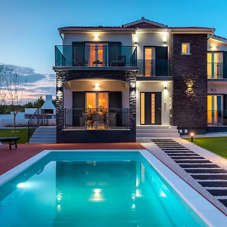 Luna Villa *