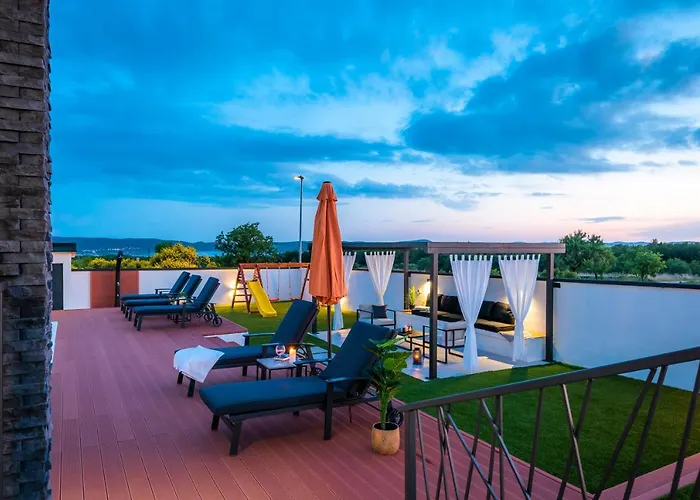 Luna Luxury * سكرادين