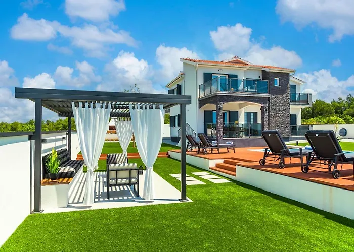 فيلة Luna Luxury سكرادين