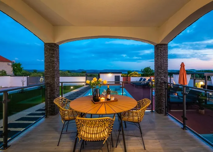 Luna Luxury * سكرادين