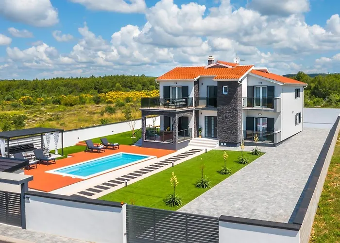 Luna Luxury سكرادين