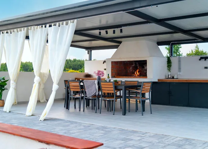 Luna Luxury וילה סקארדין